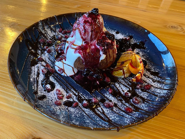 Restaurant "La Izvor", Moinesti - Gastronomie și ospitalitate