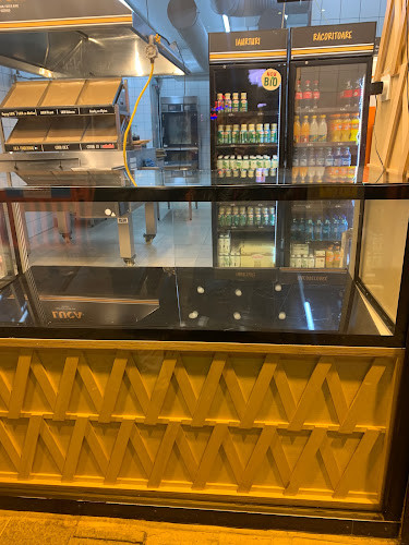 vis-a-vis Intercontinental, Bulevardul Nicolae Bălcescu 16A, București 010052