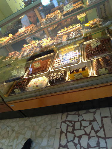 Opinii despre Cofetăria Deliciu în Brăila - Gastronomie și ospitalitate