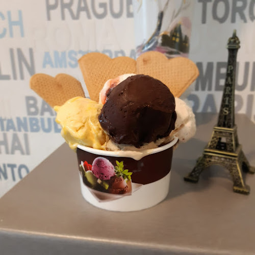 Bloc M7, Craiova, Calea București nr. 8, parter 200674