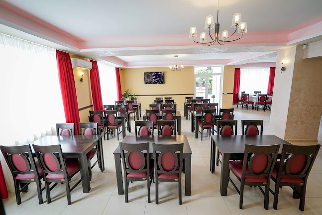 Pensiune - Restaurant - Pizzerie 2 Pauni