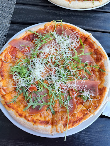 Opinii despre Capra Neagră Rustic - Poiana Brașov în Brașov - Gastronomie și ospitalitate