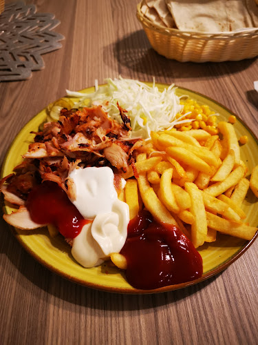 Opinii despre Oups Caffe & Kebab în Beclean - Gastronomie și ospitalitate
