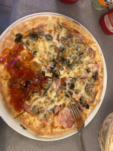 Opinii despre Pensiune - Restaurant - Pizzerie 2 Pauni în Borsa - Gastronomie și ospitalitate