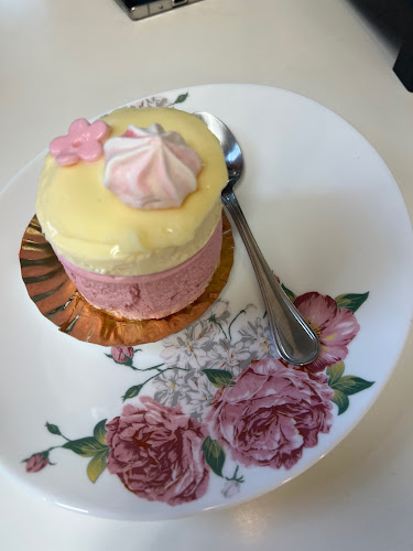 Briosa Mov - Cofetarie Bacau. Torturi Bacau, Prajituri, Candy Bar Bacau. Tort Botez, Nunta Bacau - Bacău