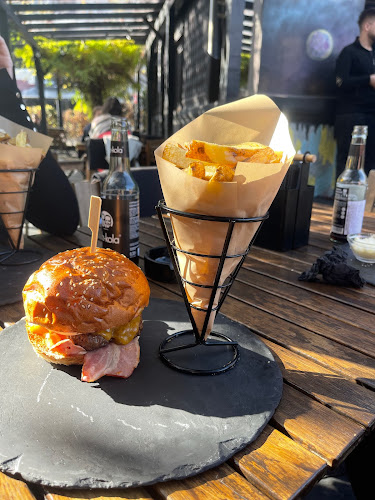 Snobbish Burger - Gastronomie și ospitalitate