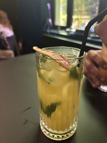 Opinii despre Snobbish Burger în Bacău - Gastronomie și ospitalitate