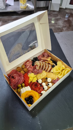 Four Star Pizza - Gastronomie și ospitalitate