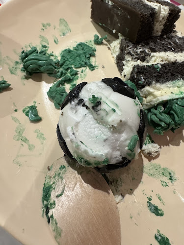 Cofetaria Mai Mult Decât Un Dulce by Ana State ( Veteranilor )