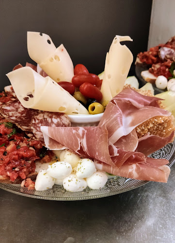 Opinii despre Nunta Zamfirei steak house în Craiova - Gastronomie și ospitalitate