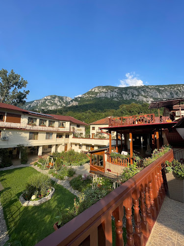 Pensiunea Cuibul Viselor- La Johnny - Gastronomie și ospitalitate