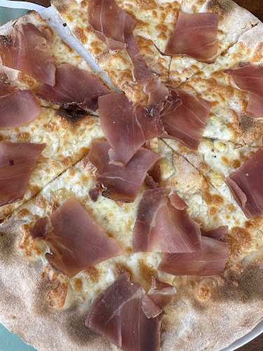 Curtea Veche - Gastronomie și ospitalitate