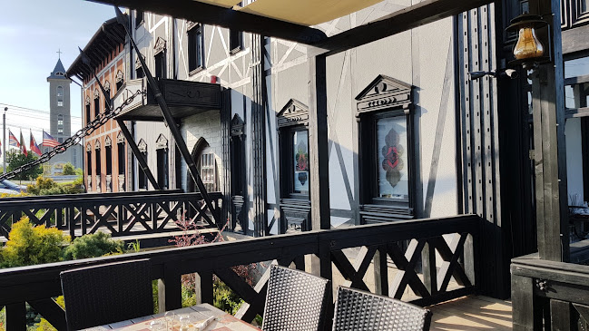 Podu' cu lanțuri - Gastronomie și ospitalitate