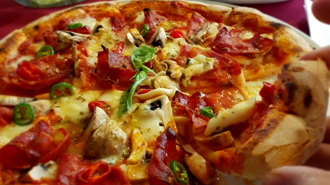 Opinii despre Centro Restaurant în Tăuții-Măgherăuș - Gastronomie și ospitalitate