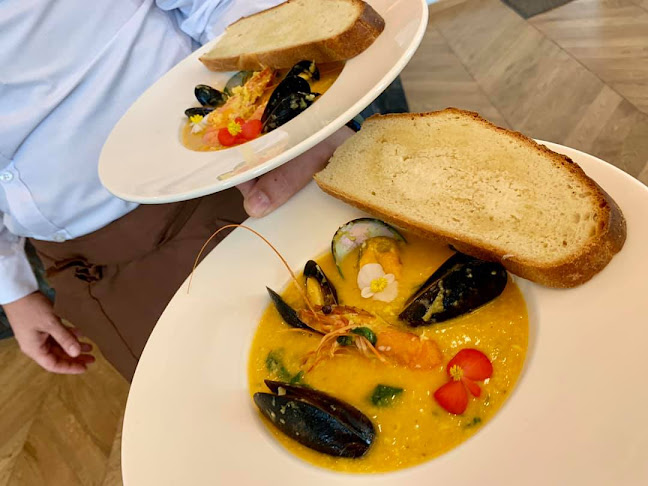 Maroon Restaurant Café - Gastronomie și ospitalitate