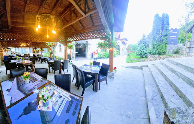 Pensiunea "La Cetate"