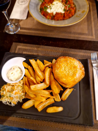 LA CONAC - Curtea de Argeș