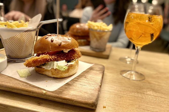 City Bistro - Gastronomie și ospitalitate