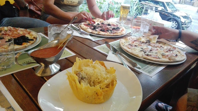 Curtea Veche - Gastronomie și ospitalitate