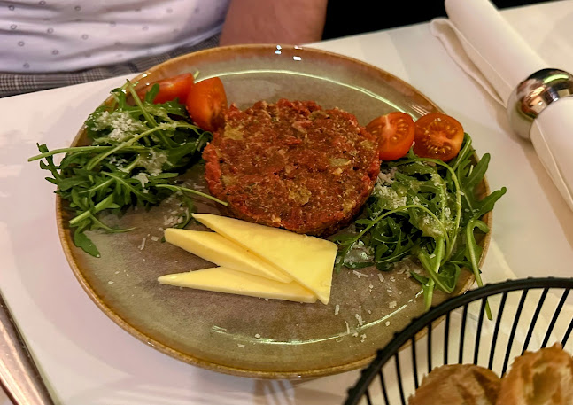 Opinii despre Benjamin Steakhouse & Bar în Sibiu - Gastronomie și ospitalitate