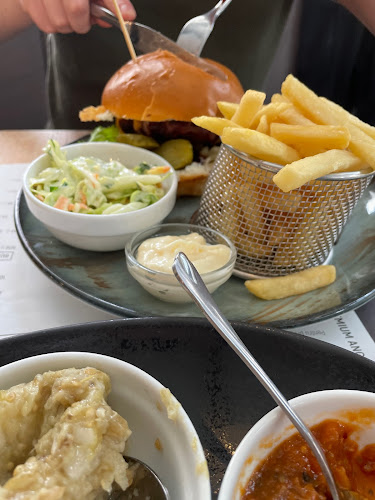 Strada Cuza Vodă 75E, Curtea de Argeș 115300