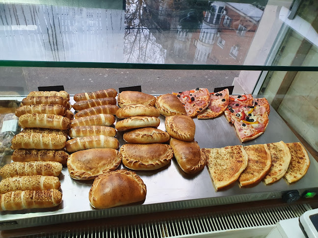 Opinii despre Patiseria Mikos în Craiova - Gastronomie și ospitalitate