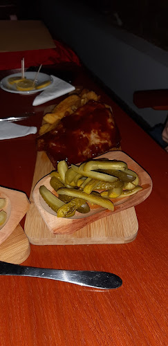 Old Bridge Pub - Gastronomie și ospitalitate