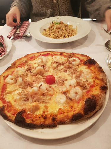 Opinii despre Max în Sibiu - Gastronomie și ospitalitate