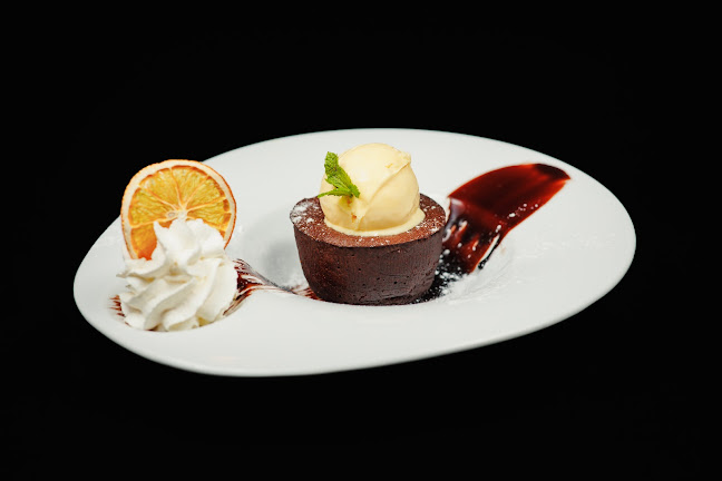 El Pato - Gastronomie și ospitalitate