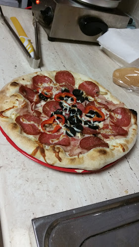 Pizza la noi aici
