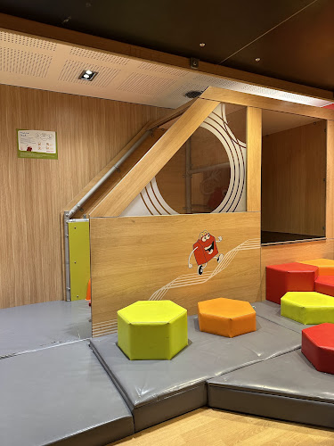 Opinii despre McDonald's Unirea în București - Gastronomie și ospitalitate