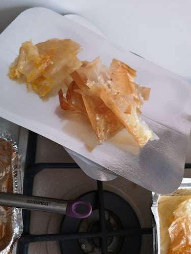 Strada Răzorului 2, Roșu 077042