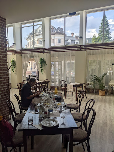 STRANDUL TINERETULUI, Strada Nucului 36A, Piatra Neamț 610073