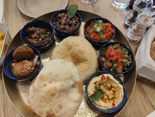 Opinii despre Graf Lebanese & International Cuisine în Oradea - Gastronomie și ospitalitate