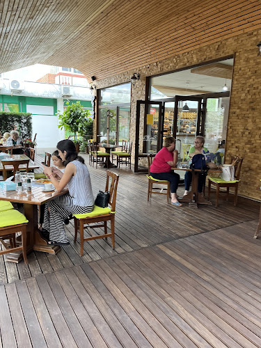 Curtea Veche - Gastronomie și ospitalitate