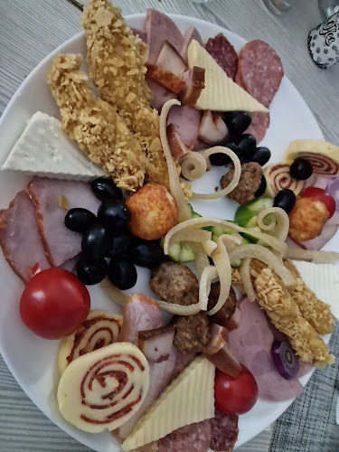 Opinii despre Famous în Caracal - Gastronomie și ospitalitate