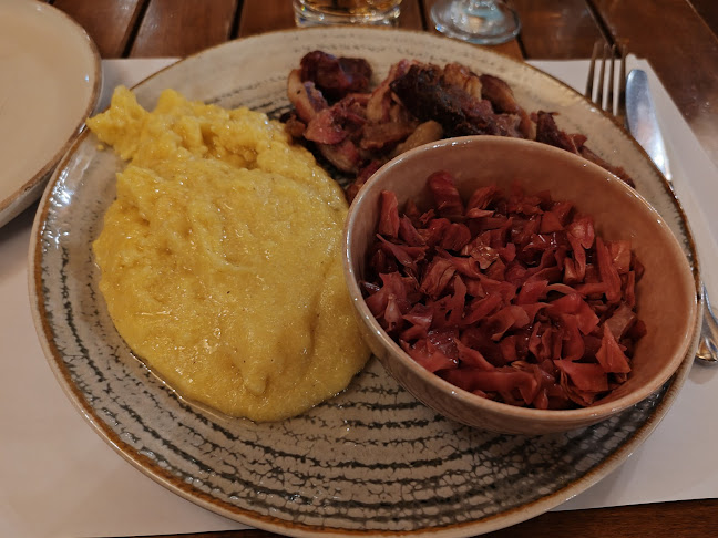 Curtea Veche - Gastronomie și ospitalitate