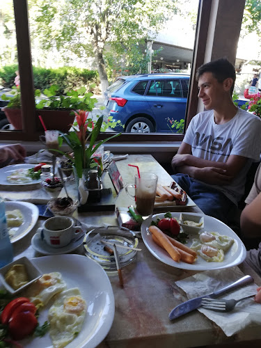 Strada Pinilor 2A, Caransebeș 325400