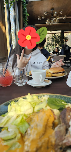 Opinii despre Sub Tâmpa în Brașov - Gastronomie și ospitalitate