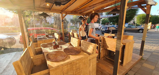 Country Bread Bistro - Gastronomie și ospitalitate