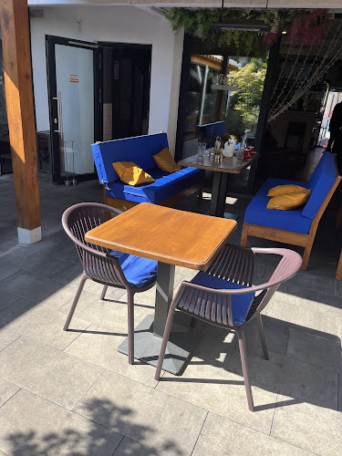 White - Pub Restaurant Pizzerie - Moreni