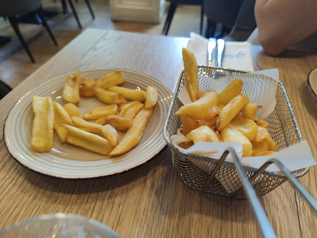 Opinii despre Graf Lebanese & International Cuisine în Oradea - Gastronomie și ospitalitate