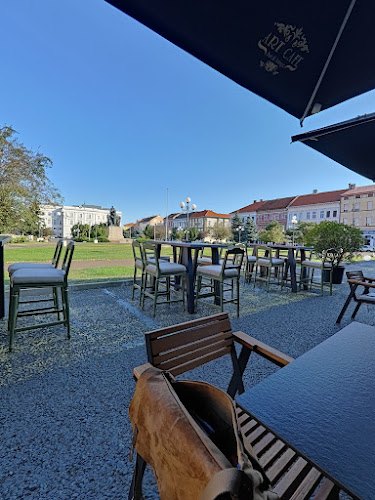 Piața Avram Iancu 10, Arad