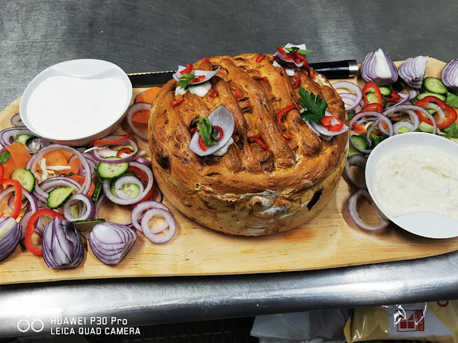 RESTAURANT--TULIT--VENDÉGLŐ