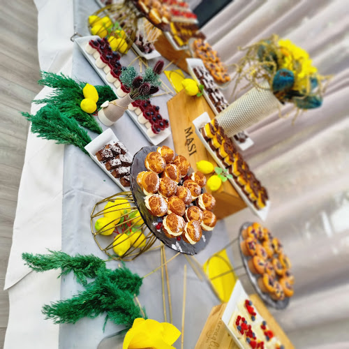 Maroon Restaurant Café