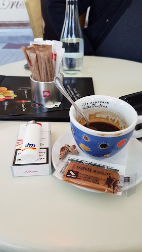 Curtea Veche - Gastronomie și ospitalitate