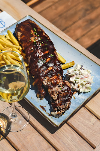 IpaNera Restaurant, Cocktail bar & Beach