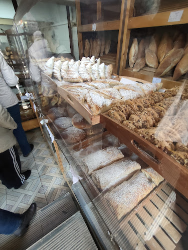 Pâine coaptă pe vatră