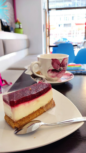 Comentarii opinii despre Naomi