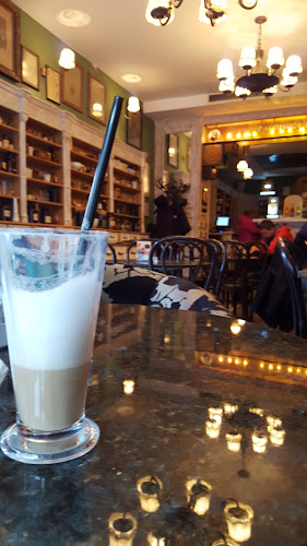 Opinii despre Viva la Vida Bistro-Hostel în Brașov - Gastronomie și ospitalitate